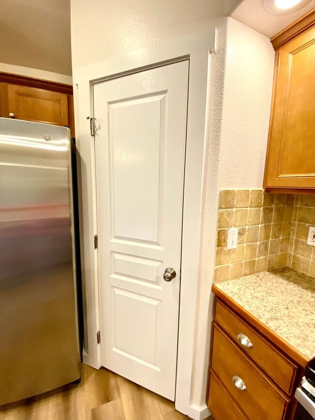 Building Photo - 4 bedroom PLUS office or 5th bedroom in NW Meridian Avail Mid August