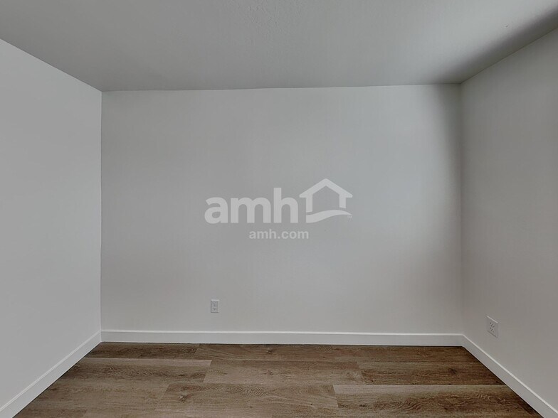 Building Photo - 20177 W Thomas Rd