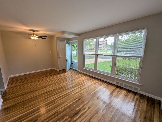 Building Photo - Casa Capri – Florissant Favorite