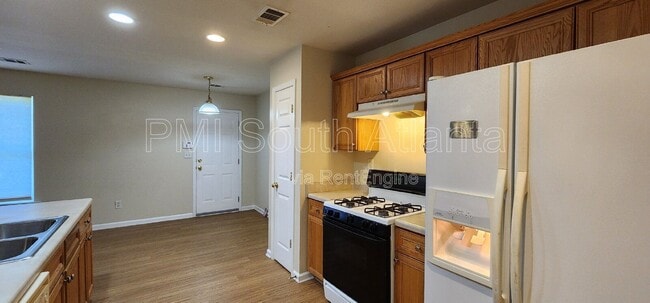 Building Photo - 7846 The Lakes Point