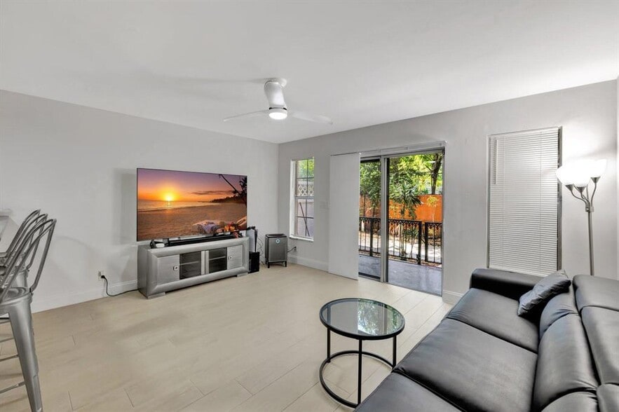 Building Photo - 640 Tennis Club Dr