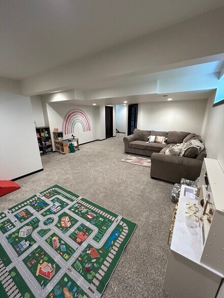 Building Photo - 5370 Little Bluestem Dr