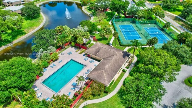 Building Photo - 2913 SW 22nd Cir