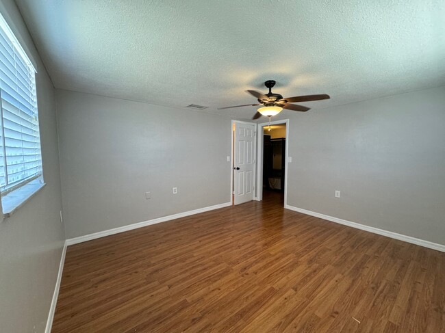 Master Bedroom Walk In Closet - 5203 Billings Dr