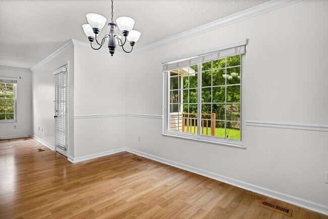 Building Photo - West Knoxville 37922 - Freshly painted and move-in ready, 3-bedroom, 2.5-bath home - Contact Matt...