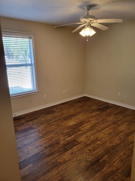 Building Photo - AUGUST 2026 PRE-LEASE!!  Adorable 4 Bedroom 2 Bathroom Home