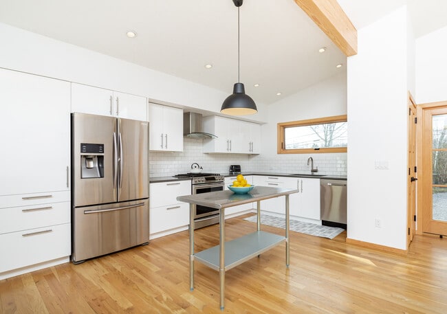 Building Photo - 22 St Mary's Rd