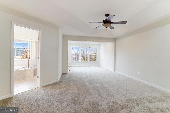 Building Photo - 42639 Chisholm Dr