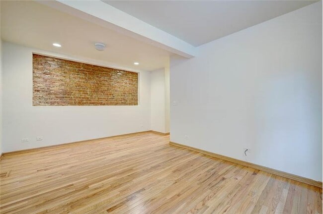 Building Photo - 1446 N Leavitt St