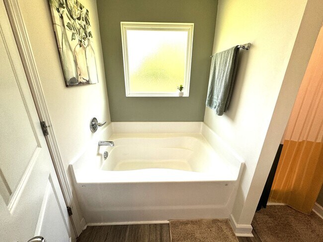 Building Photo - 514 Isaac Br Dr