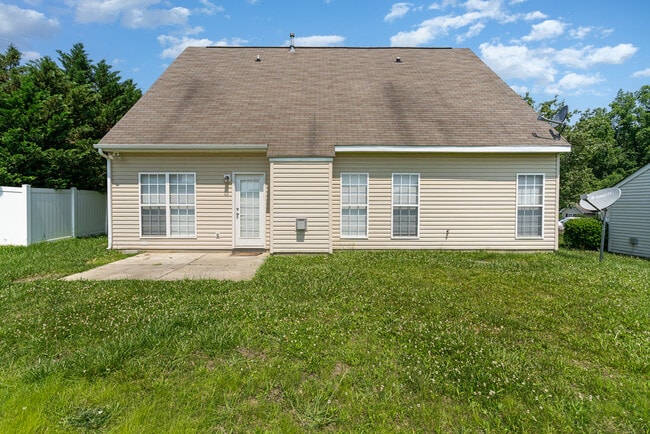 Building Photo - 6656 Blythedale Dr