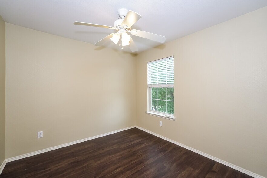 Building Photo - 2808 Lynx Ln