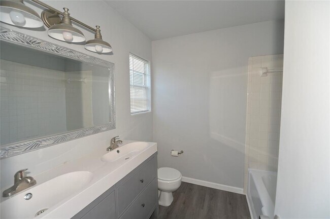 Building Photo - 112 Forestwood Dr