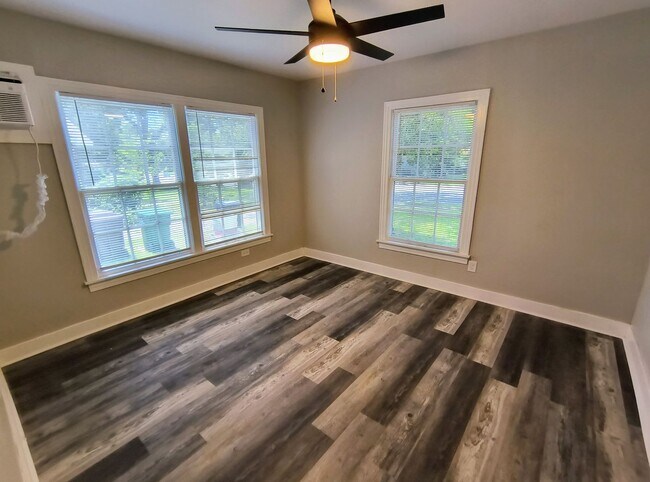 Building Photo - Fully Renovated 3-Bedroom Rental – New Appliances, Huge Yard, Garage, & Individual Room A/C!