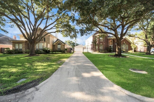 Building Photo - 623 Airybrook Ln