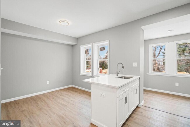 Building Photo - 3034 Arunah Ave