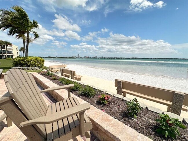 Building Photo - 845 S Gulfview Blvd