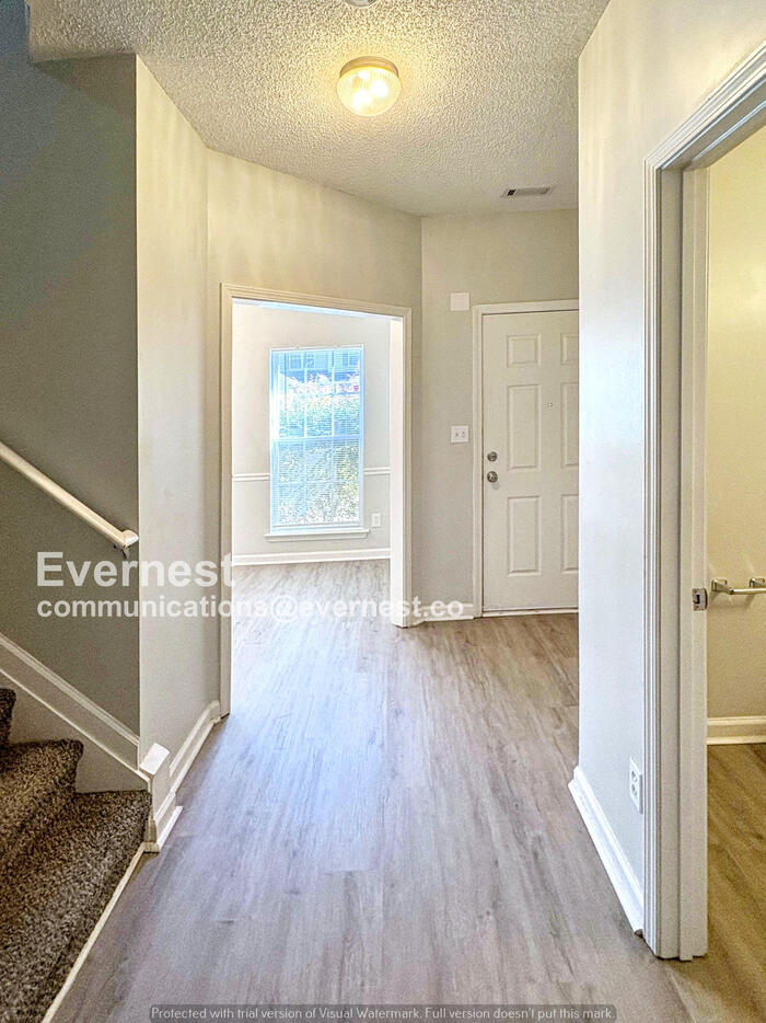 Building Photo - 223 Shenandoah Dr