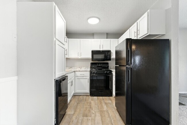Building Photo - 2 bedroom / 1 bath. Limited-Time Offer: $600 Rent Credit (Applied Over First 3 Months)