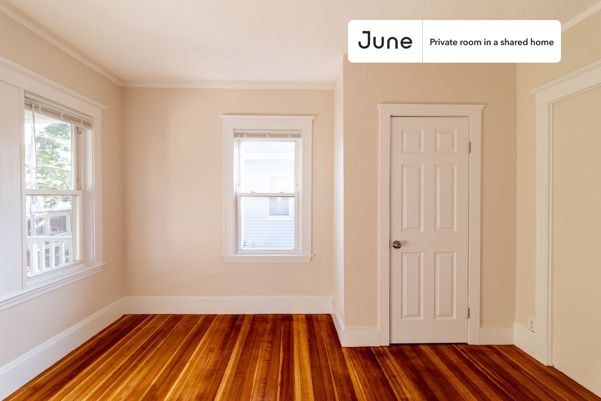 Building Photo - Room in Shared 6 bed/2 bath home