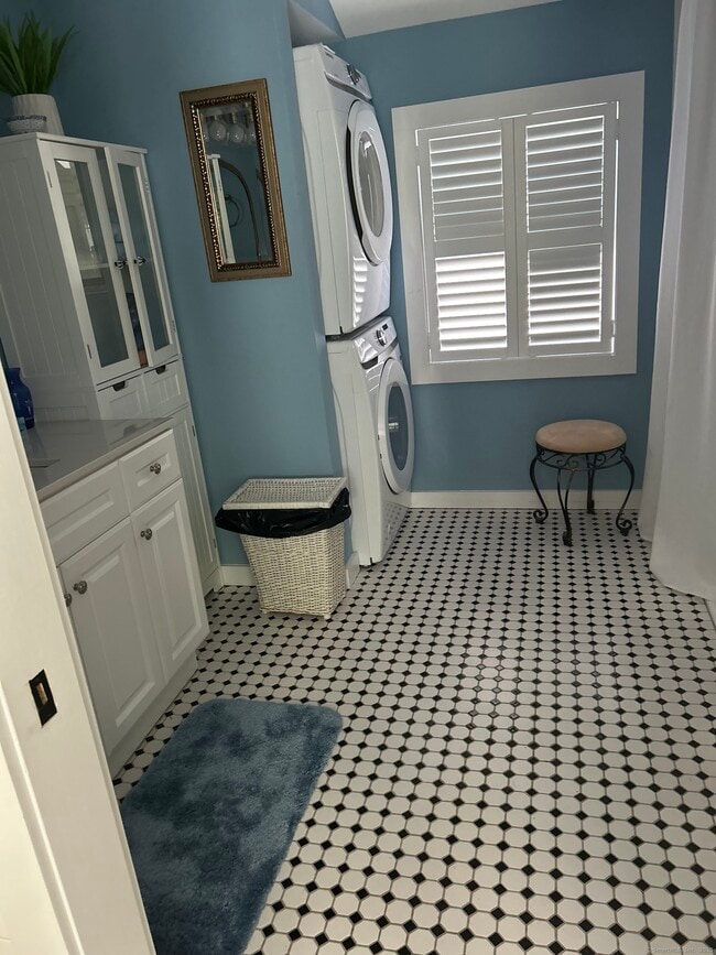 Building Photo - 290 Hamburg Rd