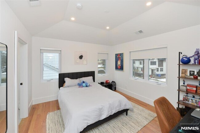 Building Photo - 65 Franklin St