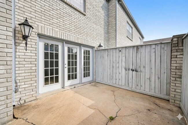 Building Photo - 338 Wilcrest Dr