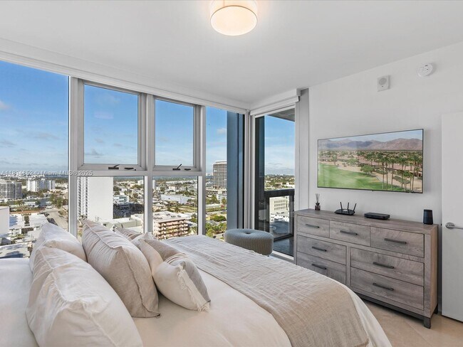Building Photo - 6899 Collins Ave