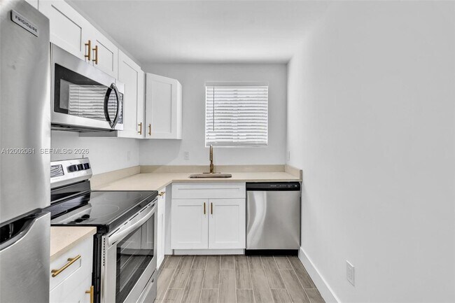 Building Photo - 584 NW 35th St