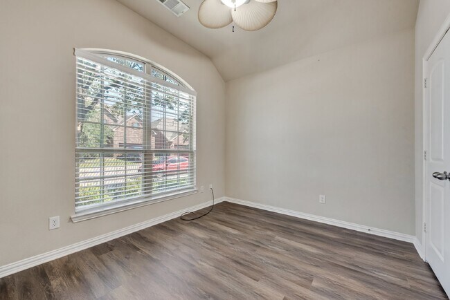 Building Photo - Charming 3-Bedroom Home with 2 Full Baths ...
