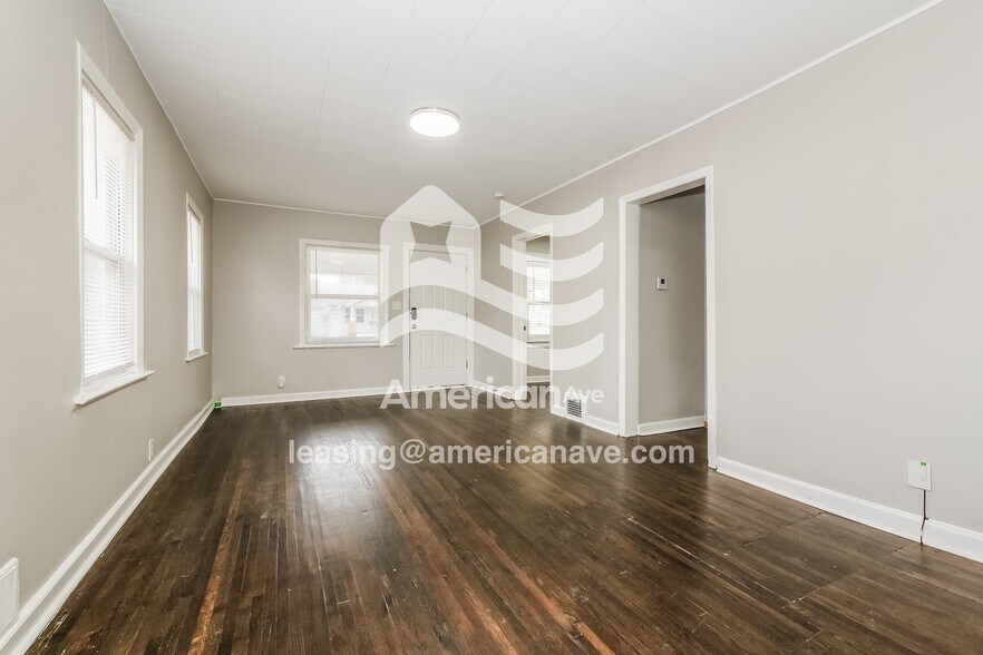 Building Photo - 2201 E 59th St