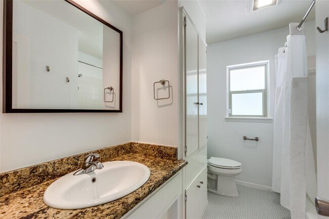 Building Photo - 1903 Boxwood Ct