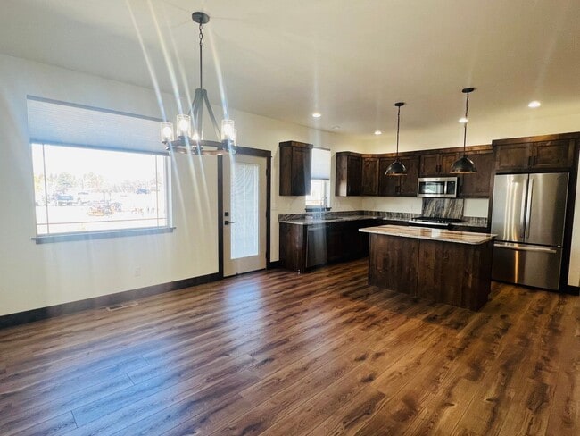 Building Photo - Newer Home - 3 Bedroom - 2 Bath - Corvallis