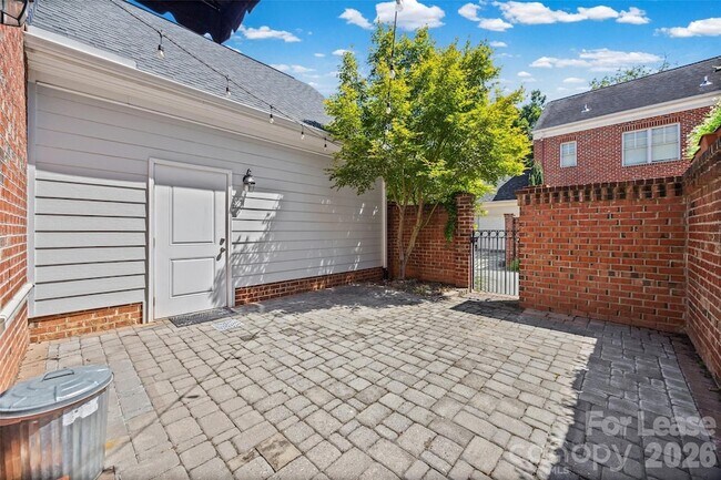 Building Photo - 706 Kingsley Way