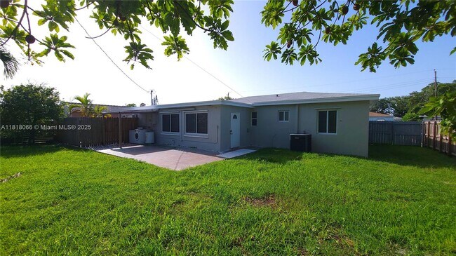Building Photo - 7410 SW 37th St