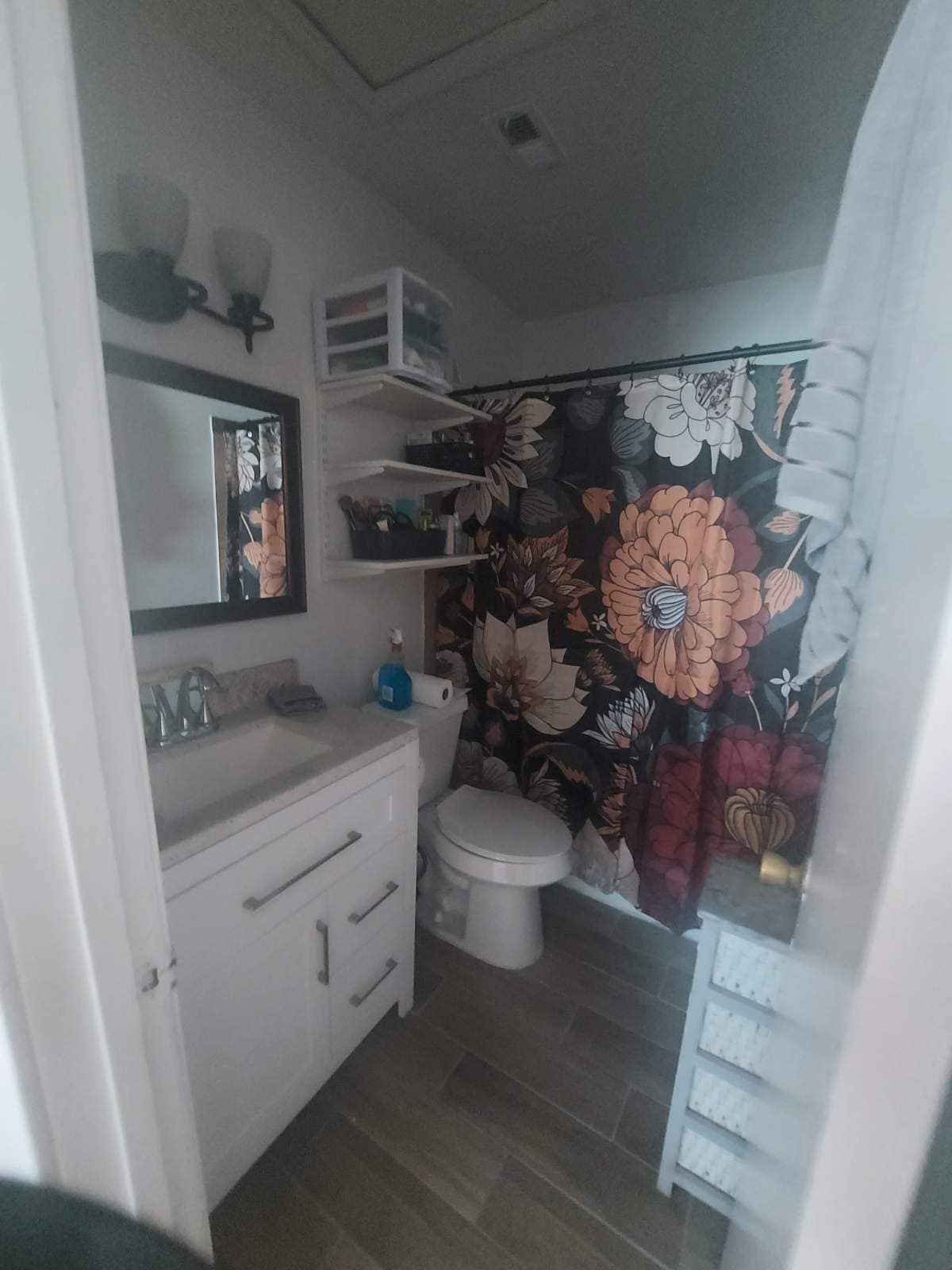 Building Photo - 8063 Meadow Rd