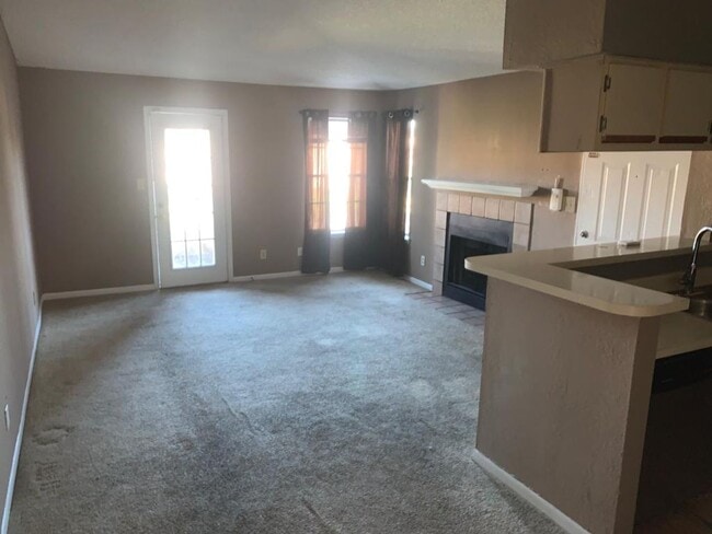 Building Photo - Excellent 2 bed / 1 bath within Regency Ga...