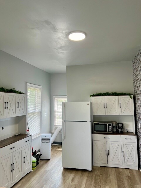 Kitchen 3 - 6073 Linwood St