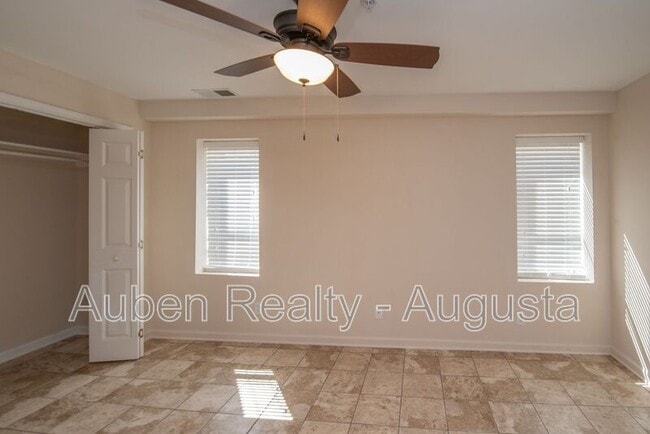 Building Photo - 913 Walker St