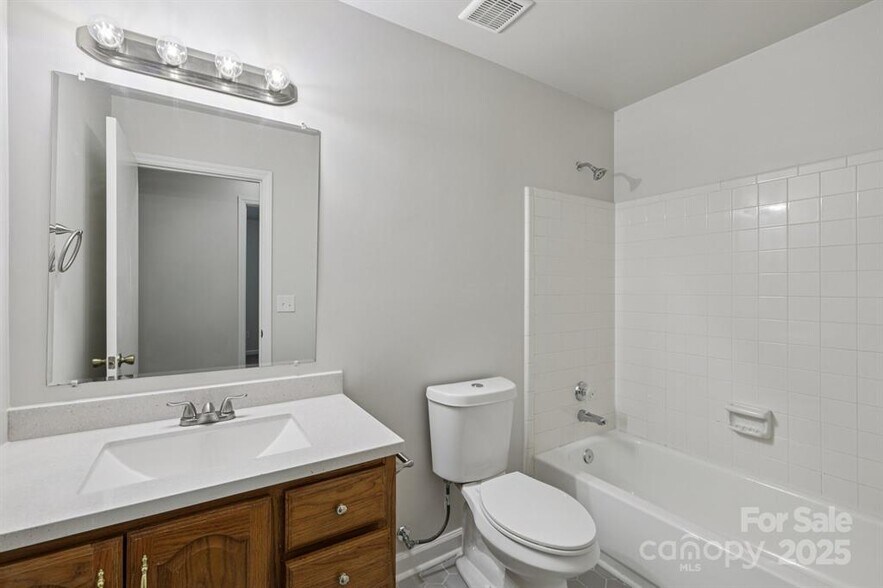 Building Photo - 7030 Huntsmaster Dr