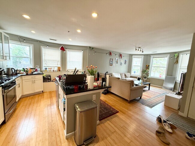 Primary Photo - B-Line/ Packard's Corner 4-Bed/2 Bath