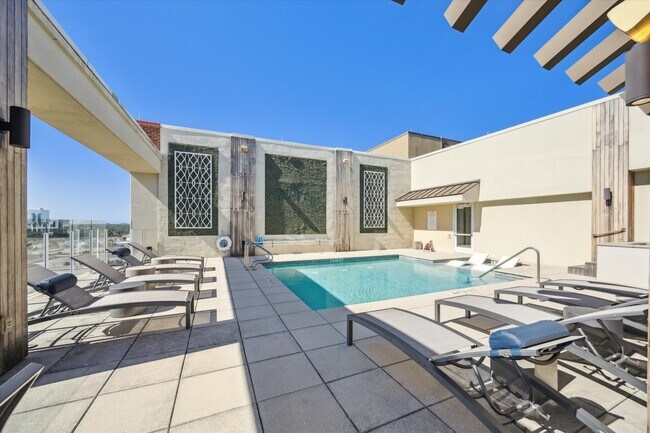 Building Photo - 9870 Gaylord Dr