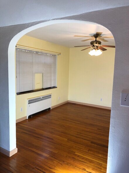 Building Photo - 735 Lincolnway E