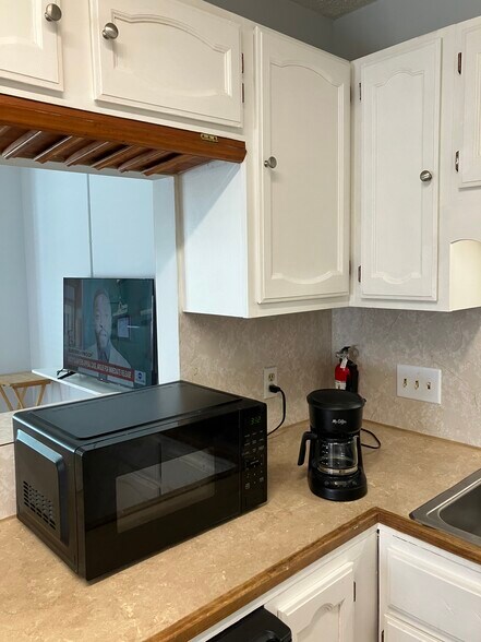 Building Photo - 18 Century St