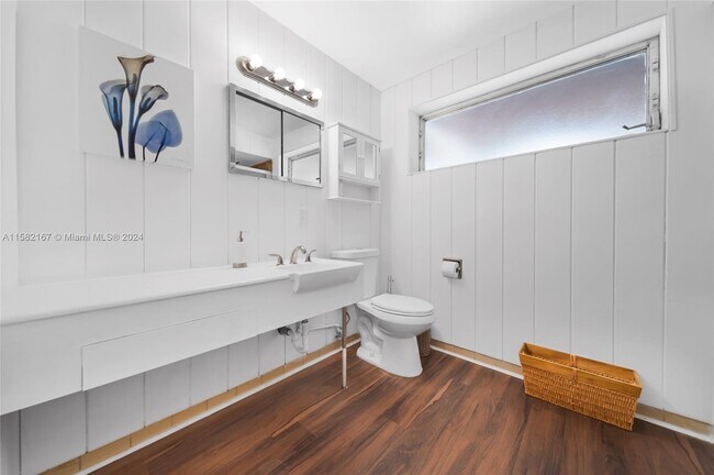 Building Photo - 2321 Tigertail Ct
