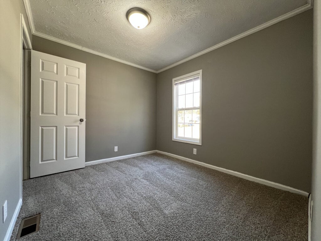 Building Photo - 125 E Sourwood Dr