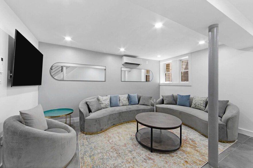 Building Photo - 564 W 182nd St