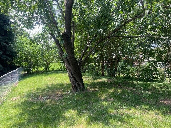 Building Photo - Adorable ranch