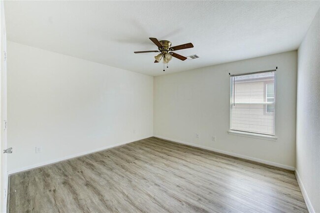 Building Photo - 16003 Peach Bluff Ln
