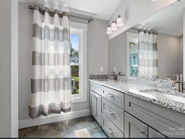 Building Photo - Lovely Asheville Rental!